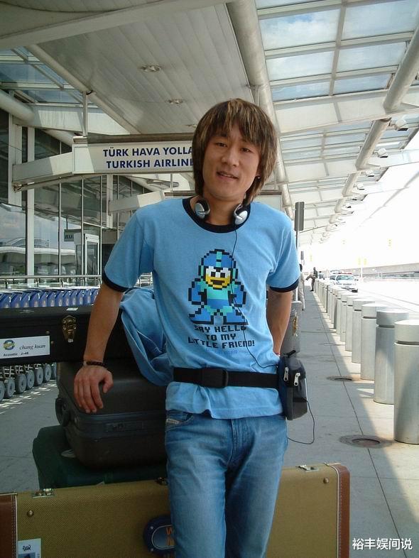 曝与杨议打架歌手身份!他是郭德纲师弟,一场演出给两千连演一月