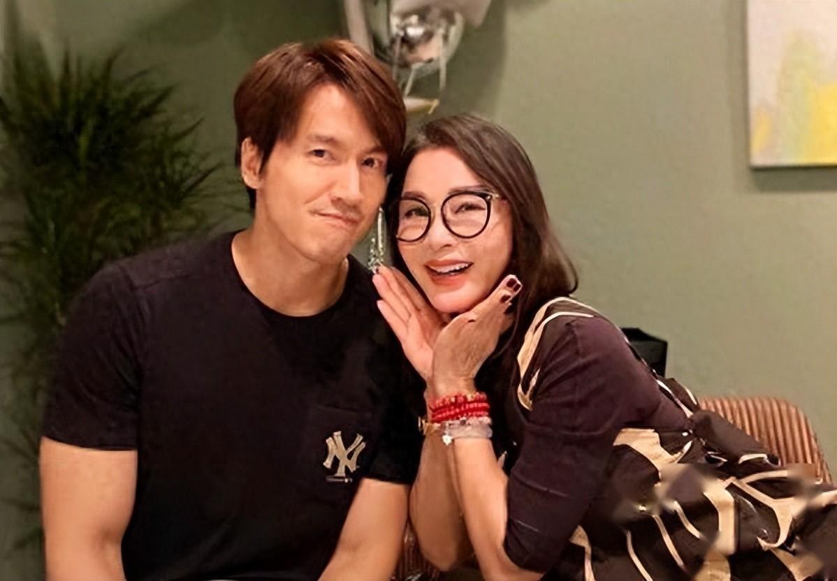 言承旭被曝母子恋？甜蜜合照曝光，女方眼睛看直了