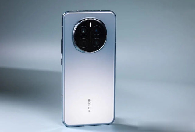 荣耀打响价格战,512GB+50倍变焦+5650mAh,高端旗舰突降720元