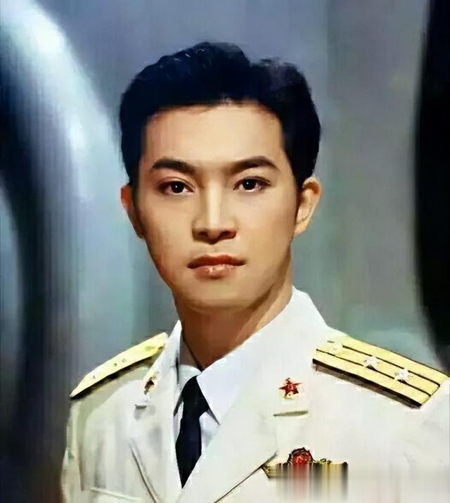 对比41岁雷佳音和46岁沙溢后，才发现饿瘦和运动瘦的差距一目了然