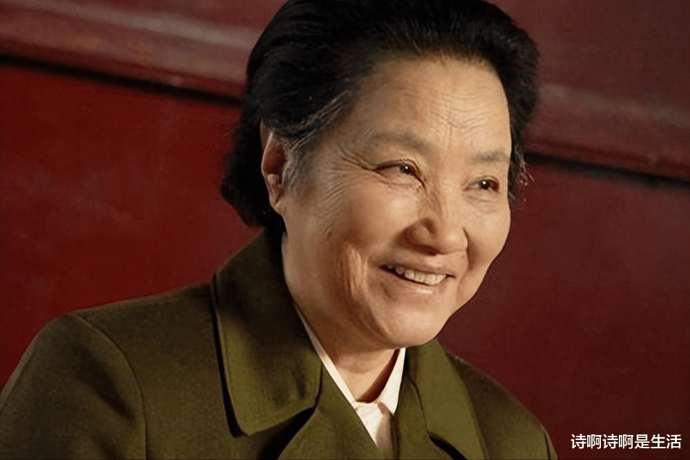 定居美国10余年，78岁却回国“捞金”，她凭啥被称“人民艺术家”