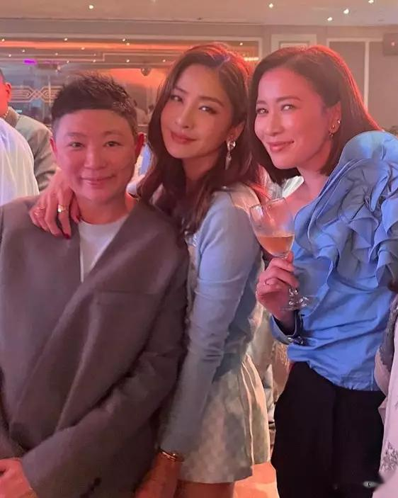 佘诗曼与名模周汶錡罕见同框,曾被称为“毒蛇”