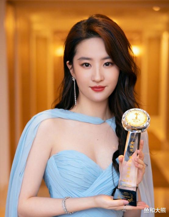 杨幂38岁生日排场大,热巴刘诗诗送祝福杨颖沉默,一连三扑没影响