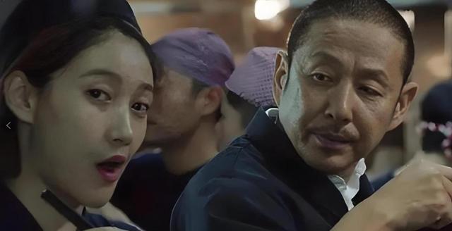 父亲是老戏骨，她长相平平却资源不断，被冯小刚称其低估的星二代