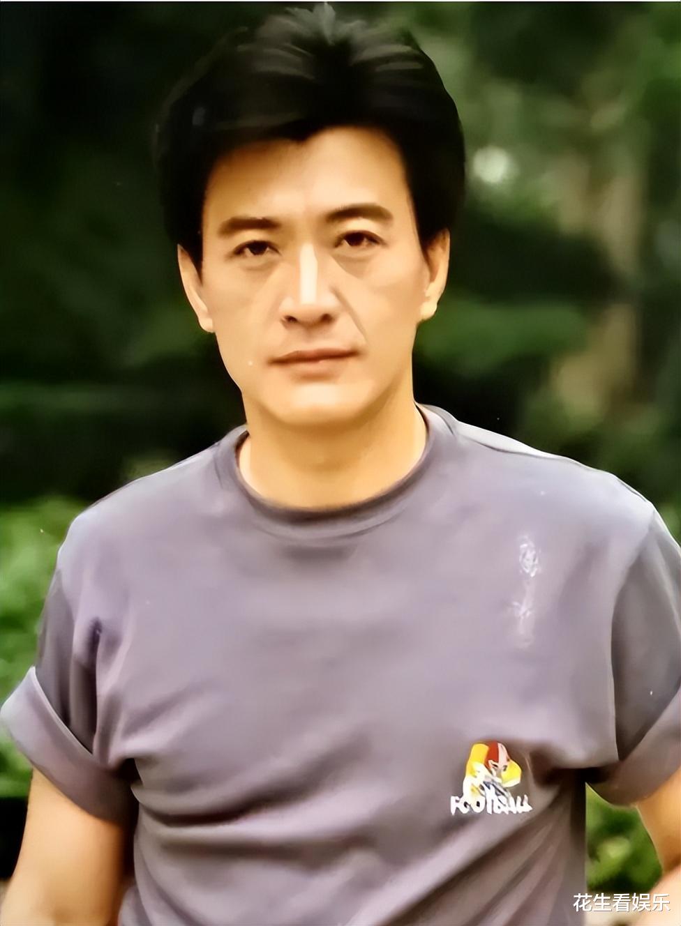 演员周里京，因妻子在家被害时，他未在家中，余生都活在愧疚中