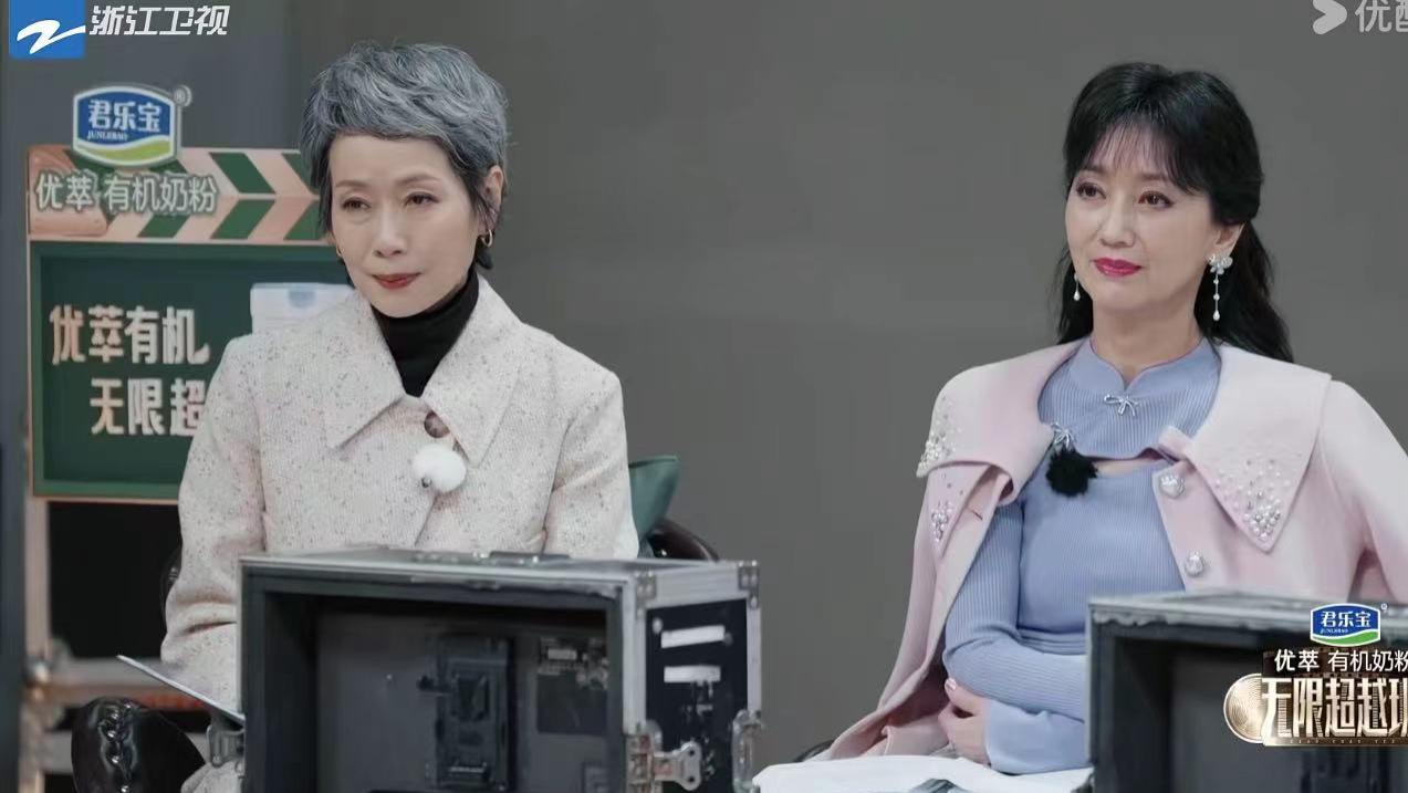 赵雅芝|赵雅芝叶童同上综艺节目，相差10岁真实的衰老，一目了然装不了