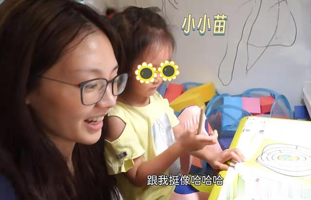 郑恺妻子分享带娃日常!素颜出镜引注目,和2岁儿子玩耍有耐心!