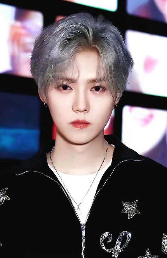 35岁当众道歉的鹿晗，将内娱过气顶流的窘境，体现的淋漓尽致！