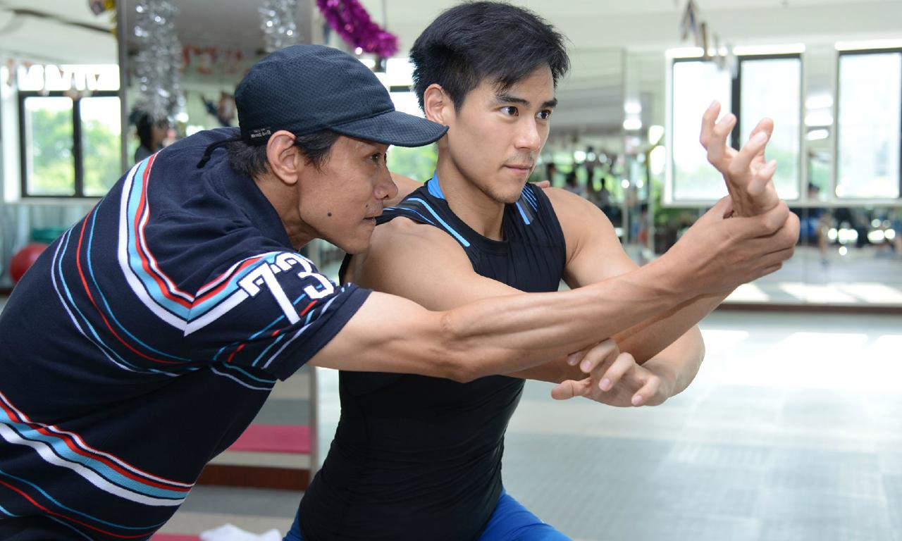 练腹肌就做仰卧起坐?它这不是唯一选择!这些动作效果更佳