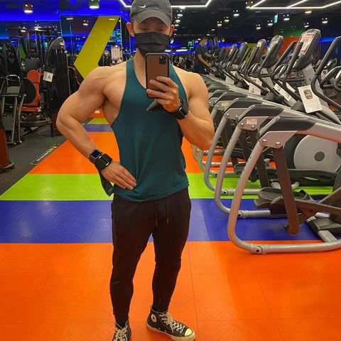 健身8年参加健美比赛，巧克力腹肌+蝙蝠背，一举夺魁