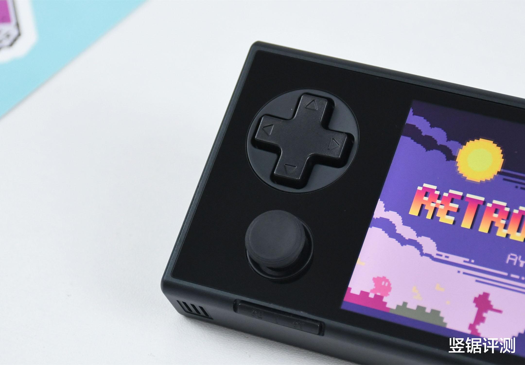 国产“3.5英寸屏”小尺寸游戏掌机:AYANEO Pocket MICRO简评