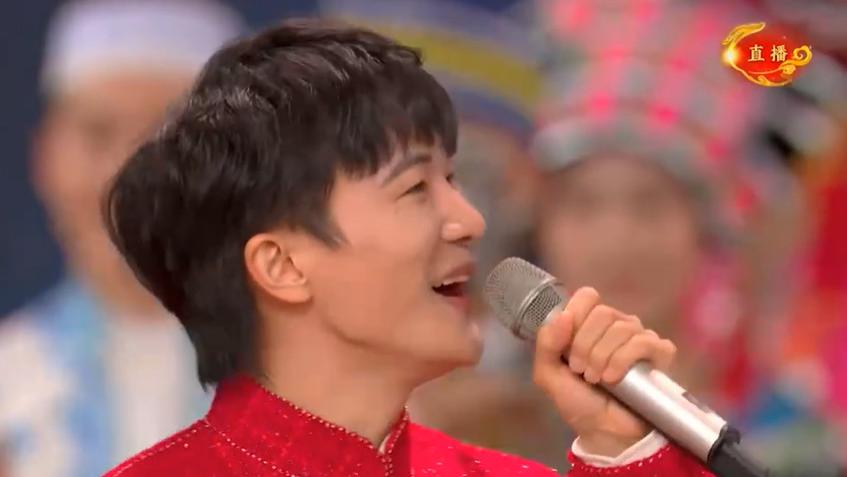 揭秘！周深、汪苏泷唱歌时都在摇头晃脑，为何揪着黄绮珊不放？