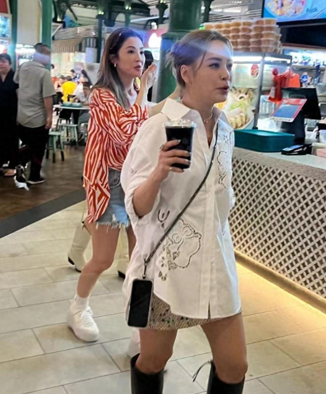 容祖儿和阿娇阿Sa在新加坡被偶遇，容祖儿整体美过阿娇，很抢眼