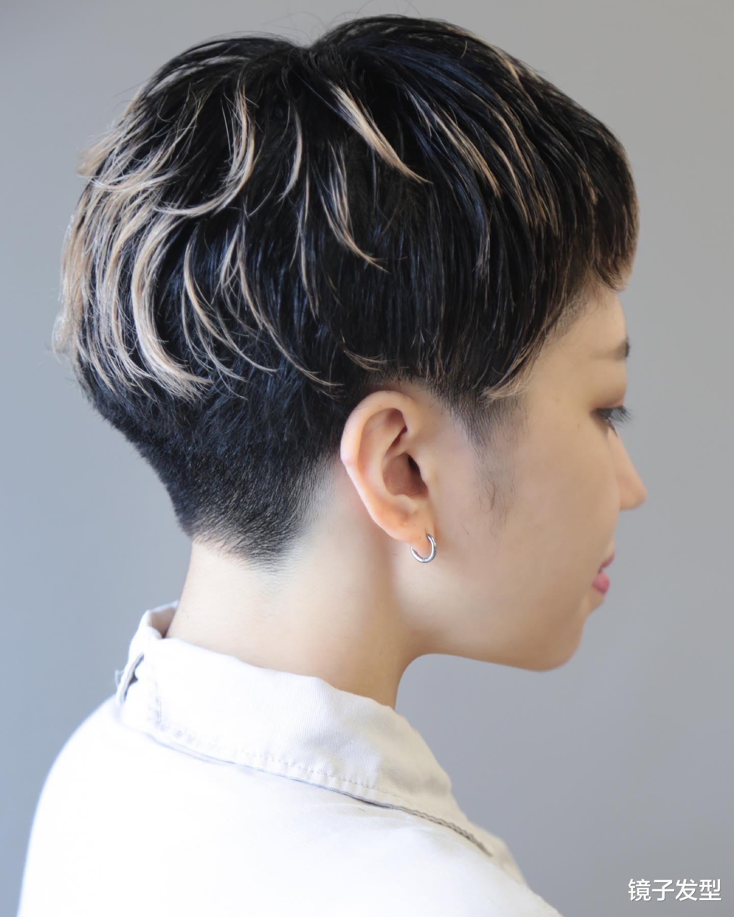 士发型剪来剪去,我的最爱还是推后脖短发,利落时尚有质感