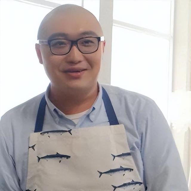 原来他就是蔡明儿子!隐瞒37年不公开,是蔡明最大心病