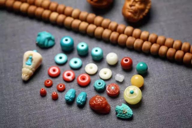 看你玩的串就知道是哪一门派!