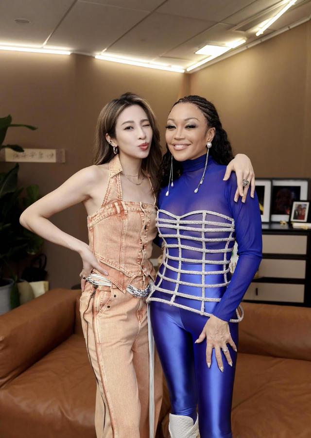 没后台、没人罩、没热度,美国歌手香缇莫,沦为内娱综艺的炮灰