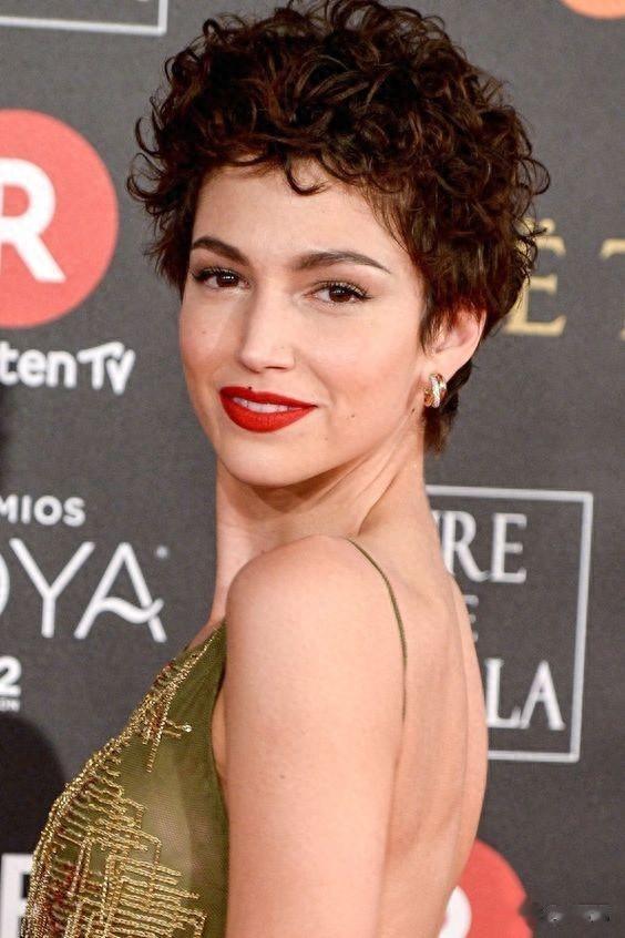 40到60岁的女性,短发这样整,很美很减龄