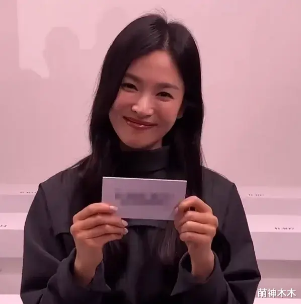 宋慧乔暴瘦后迅速显老，出镜表情僵硬，说话扯不动五官，好尴尬！