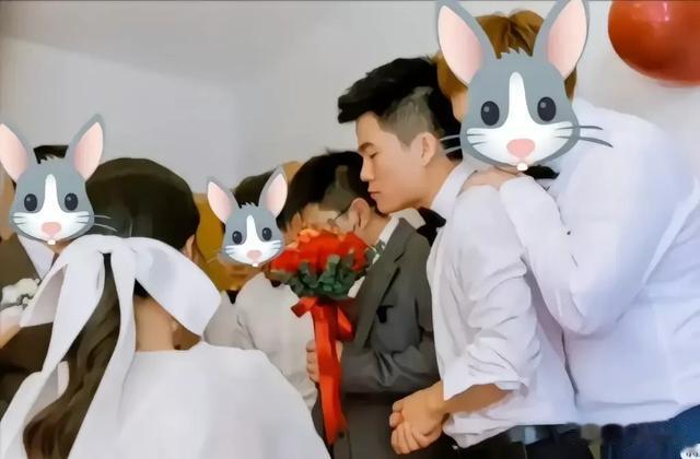 考古!董宇辉当伴郎的照片流出,才知道他和闫涵关系有多好