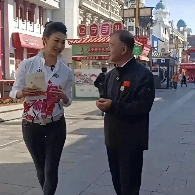 央视名嘴李梓萌被拍，47岁至今未婚，身材丰满被网友议论