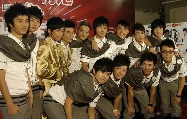 40岁张杰晒健身照,撸铁成瘾,下腰毫无压力!突然理解谢娜了!