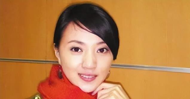 她连登5年春晚是冯巩御用老婆，却被送精神病院，50岁的她怎样了