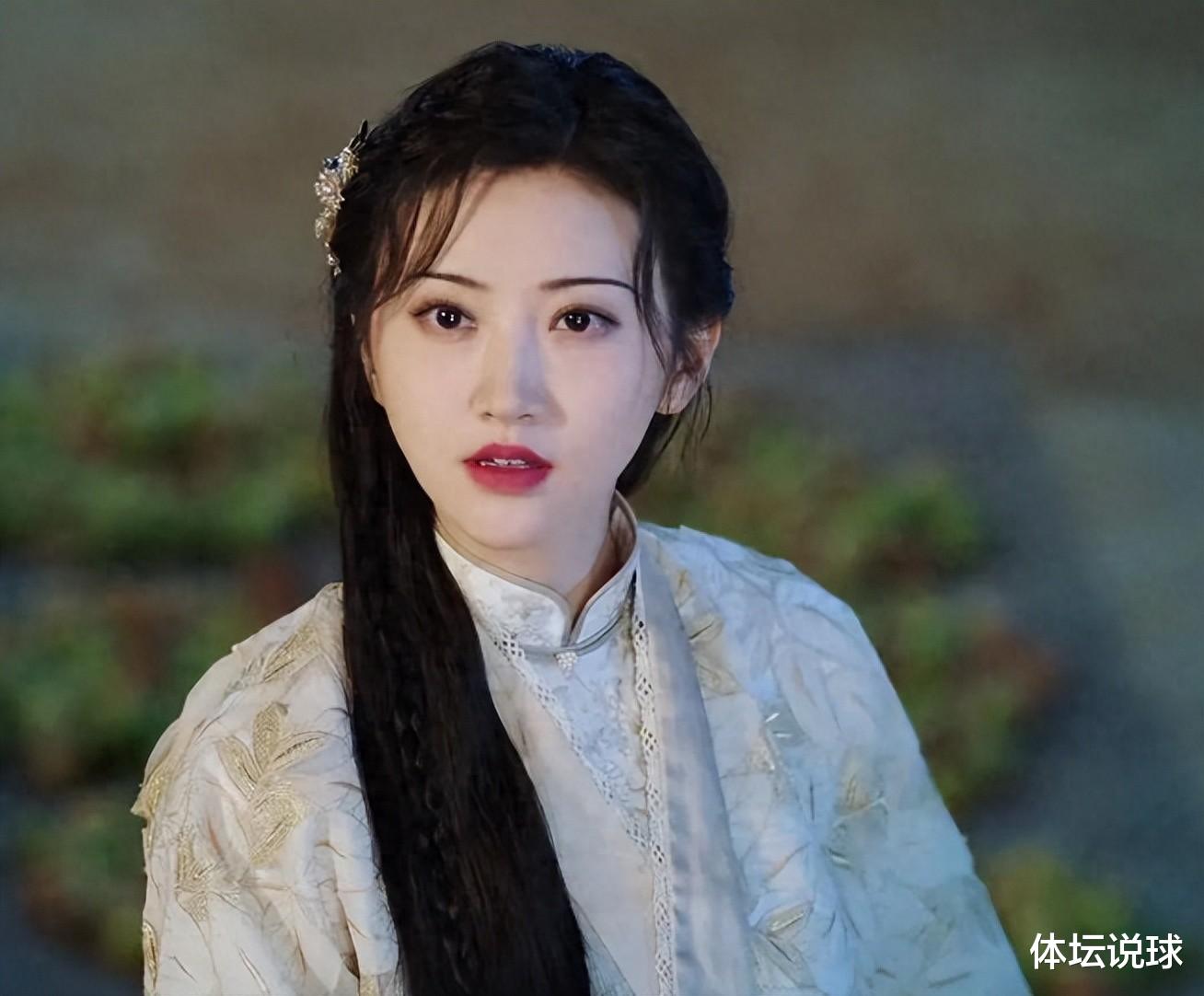 看了35岁景甜和36岁刘亦菲近照!才明白皮相美和骨相美的区别