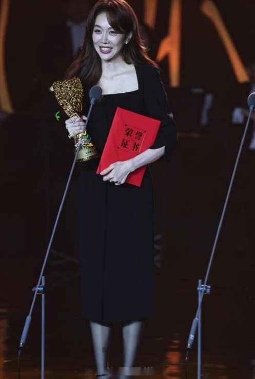 深圳这一夜！36岁倪妮遇上44岁宋佳，一眼看出谁是天然脸