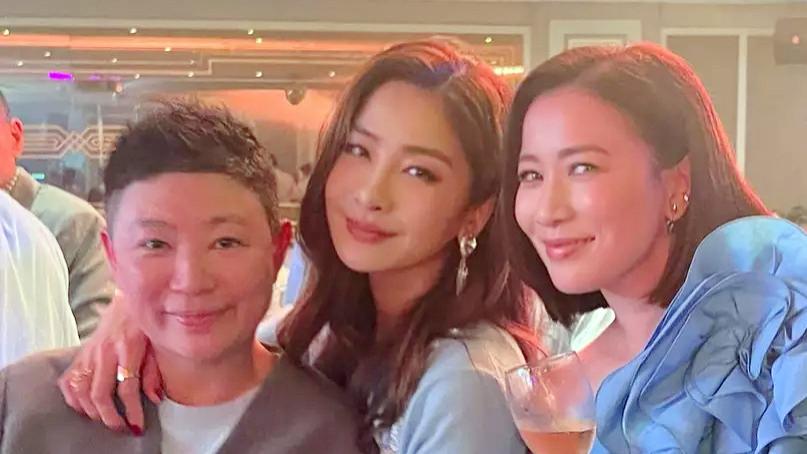 与情敌姐姐合照疑破冰，TVB三届视后曾遭对方讥讽，即将半百仍单身