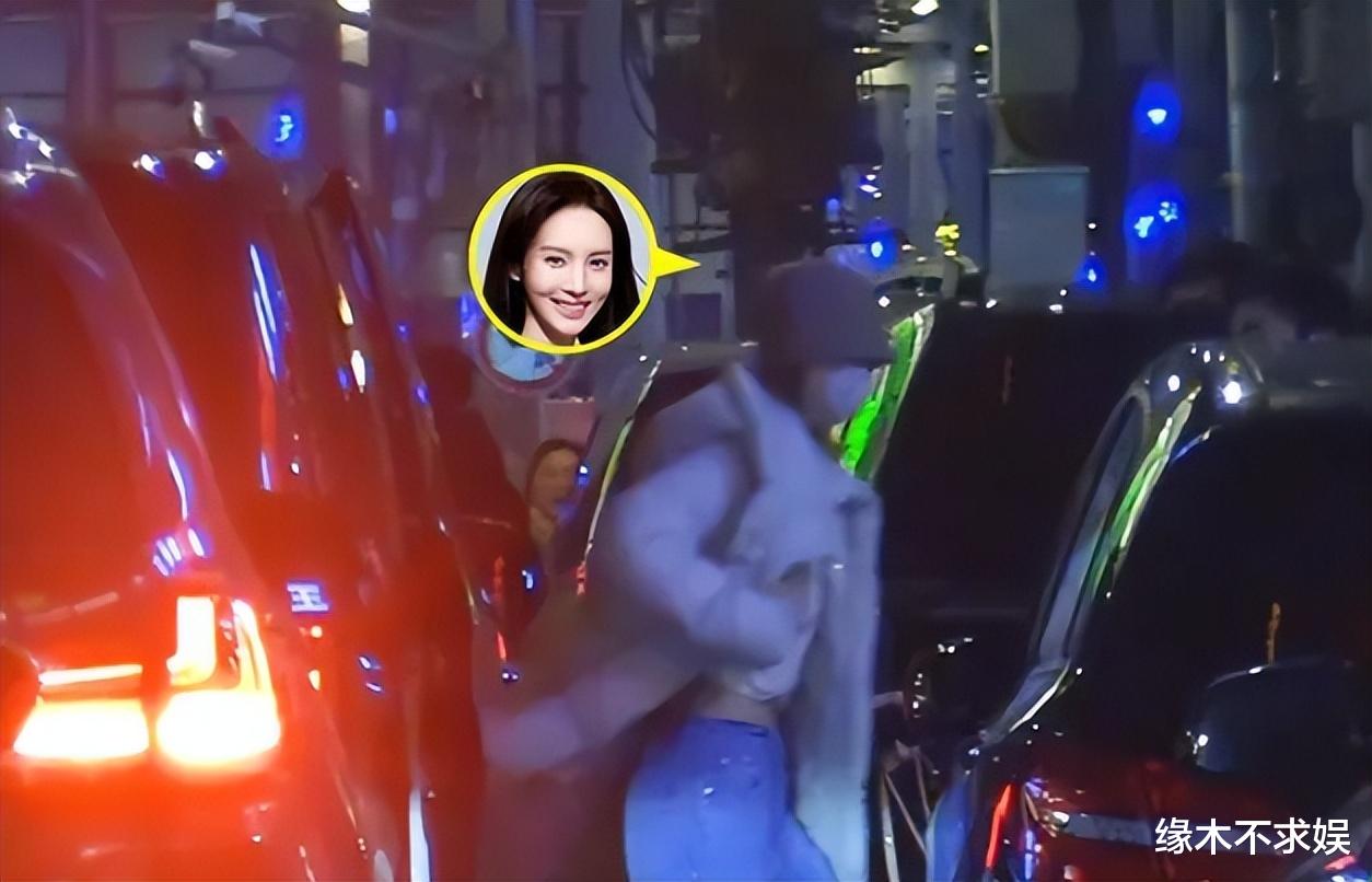 金晨拎礼物拜访胡夏父母！细节看出胡夏太贴心，双方粉丝却吵翻天