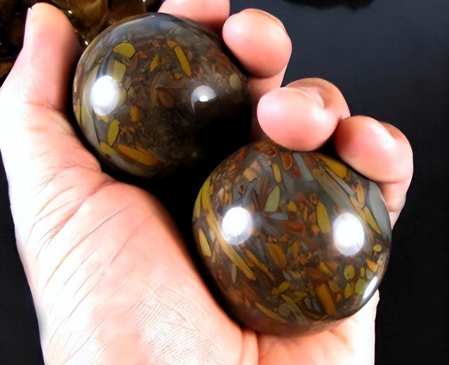 建议停止佩戴这东西！辐射强，戴一天相当于做近百次胸片