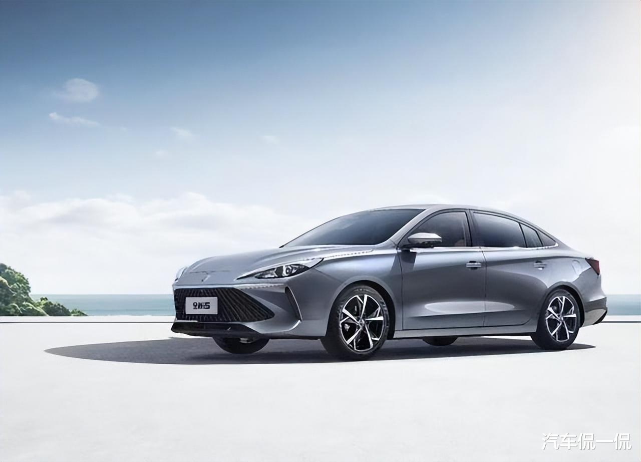 亲民神车揭秘!每公里4毛油耗,颜值甩卡罗拉几条街,5万级超值选