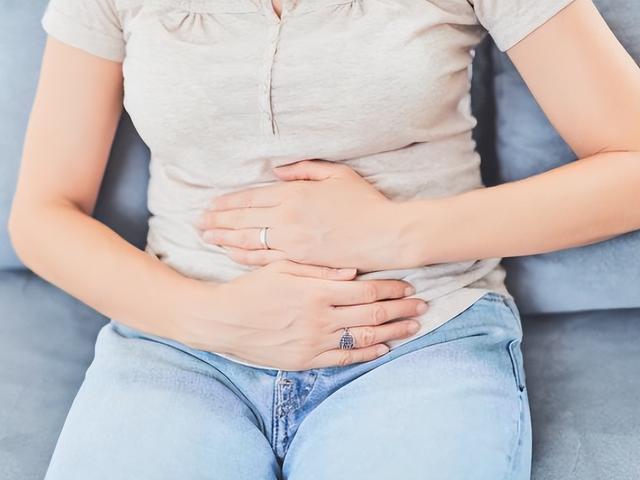 兄妹二人查出胃癌,平时不喝酒喜清淡,医生:早上爱吃1样东西