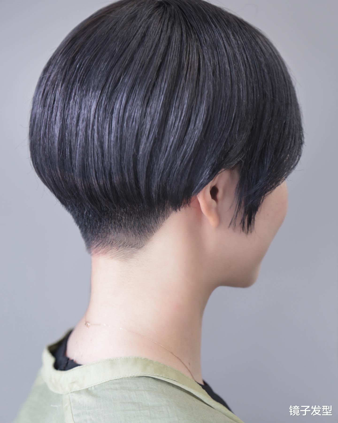 士发型剪来剪去,我的最爱还是推后脖短发,利落时尚有质感