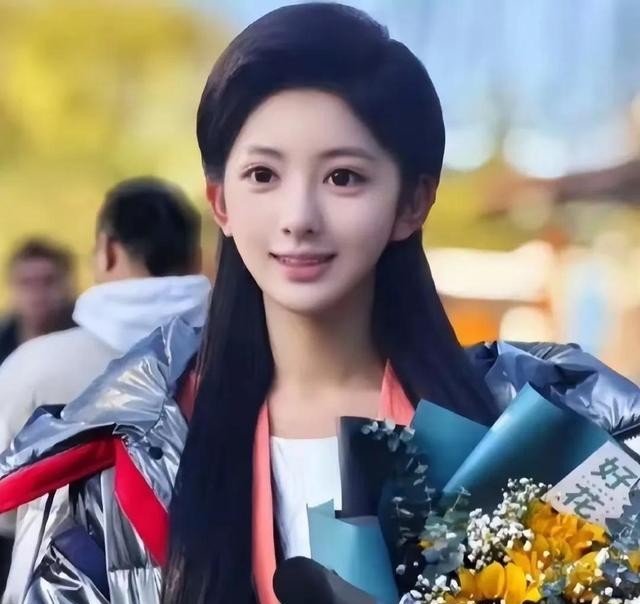 北京艺考状元素颜太美遭质疑,考试被擦5次妆,儿时照片震惊网友