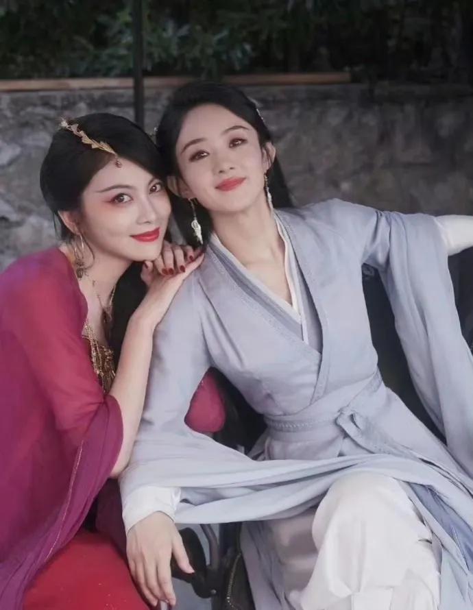 赵丽颖这人缘没得说!好友纷纷包不停,连刚合作的伙伴都来支持!