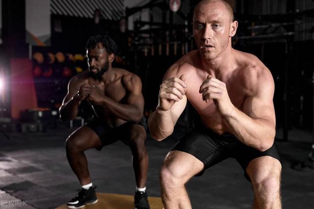 为什么越来越多人进行撸铁训练？6个原因告诉你