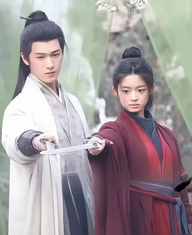 没赵丽颖的《楚乔传2》居然能火，主演全员上桌，张萌事业运真好