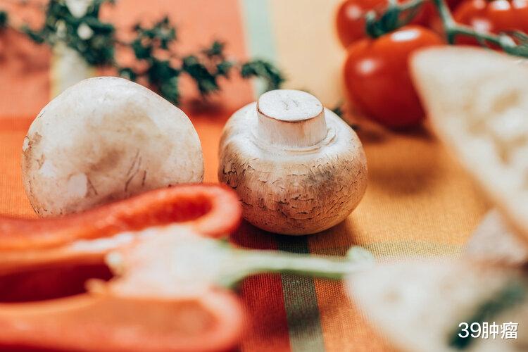 夏补钾，体不乏，建议中老年：多吃6种高钾食物，腿脚有劲更健康