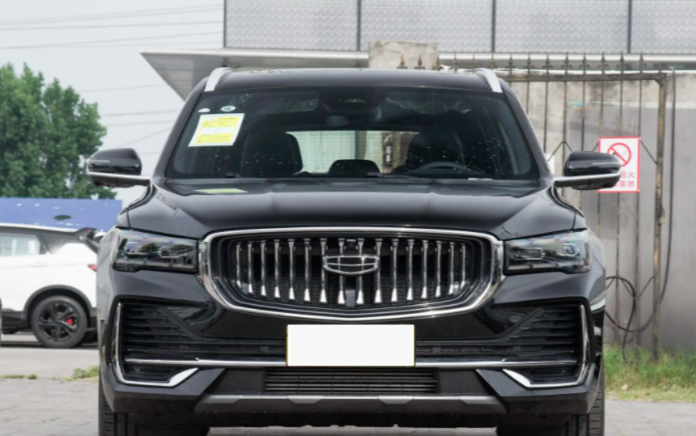 全新吉利车标正式启用！2.0T8AT近4.8米SUV，现款12万就能入手