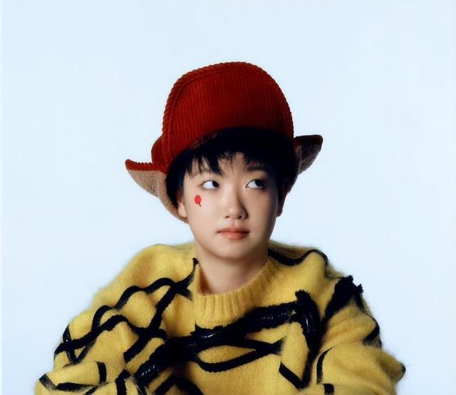 同样在进行时尚芭莎的拍摄,陈梦与孙颖莎对比后,看出了骨相天成