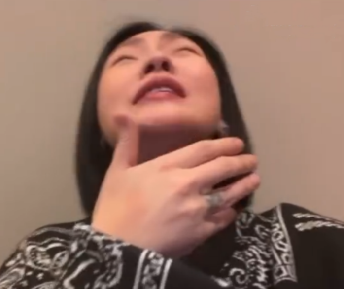 ?小S韩国吃部队锅,自称好吃到流泪,网友:隔壁有美军泔水