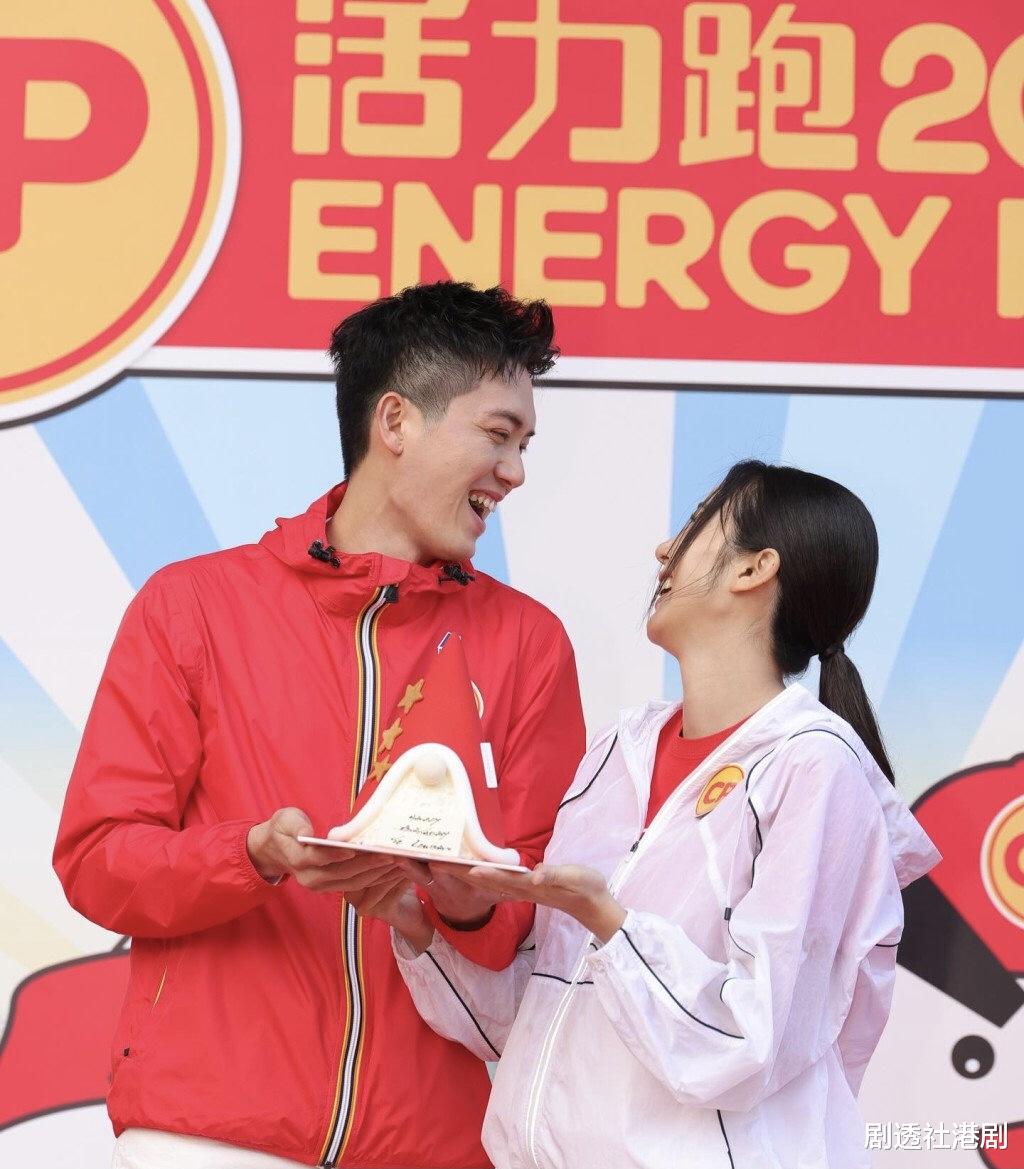 被指得知妻子怀孕反应平淡！TVB前港姐冠军高情商护夫，网民盛赞