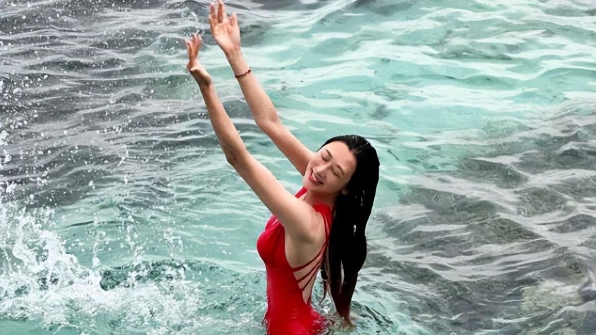 蒋丽莎游泳被珊瑚划伤：现场鲜血直流，求助网友打破伤风针的时间