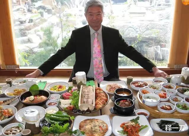 82岁蔡澜已安排后事,高价招聘8人日夜伺候,上亿资产无子女继承