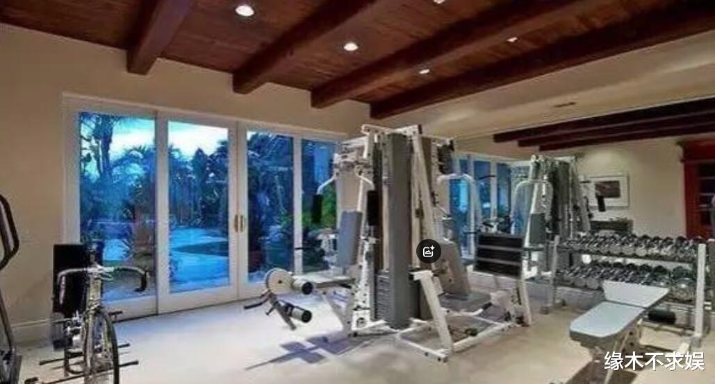 曝张纪中洛杉矶豪宅被烧毁！已赶往美国处理，更多明星豪宅被波及！