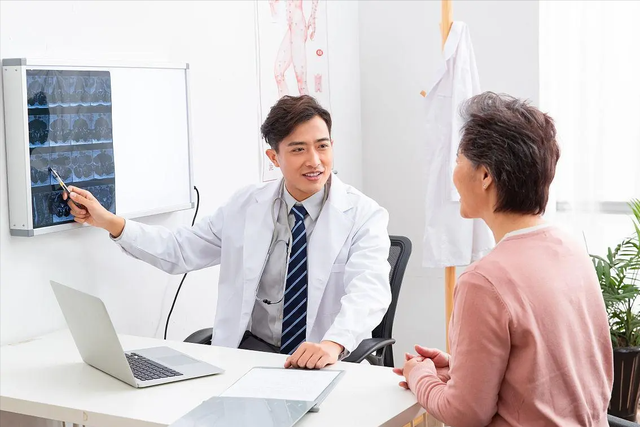 红薯是血糖“刺客”？医生忠告：不想血糖“飙升”，少吃这些蔬菜