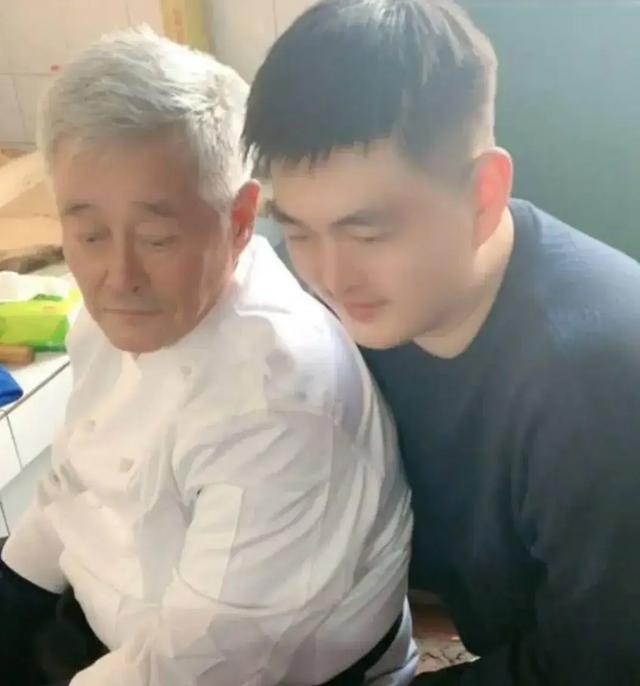 星二代赵一楠:让亲生父亲赵本山颜面尽失,却扬言:他不够了解我