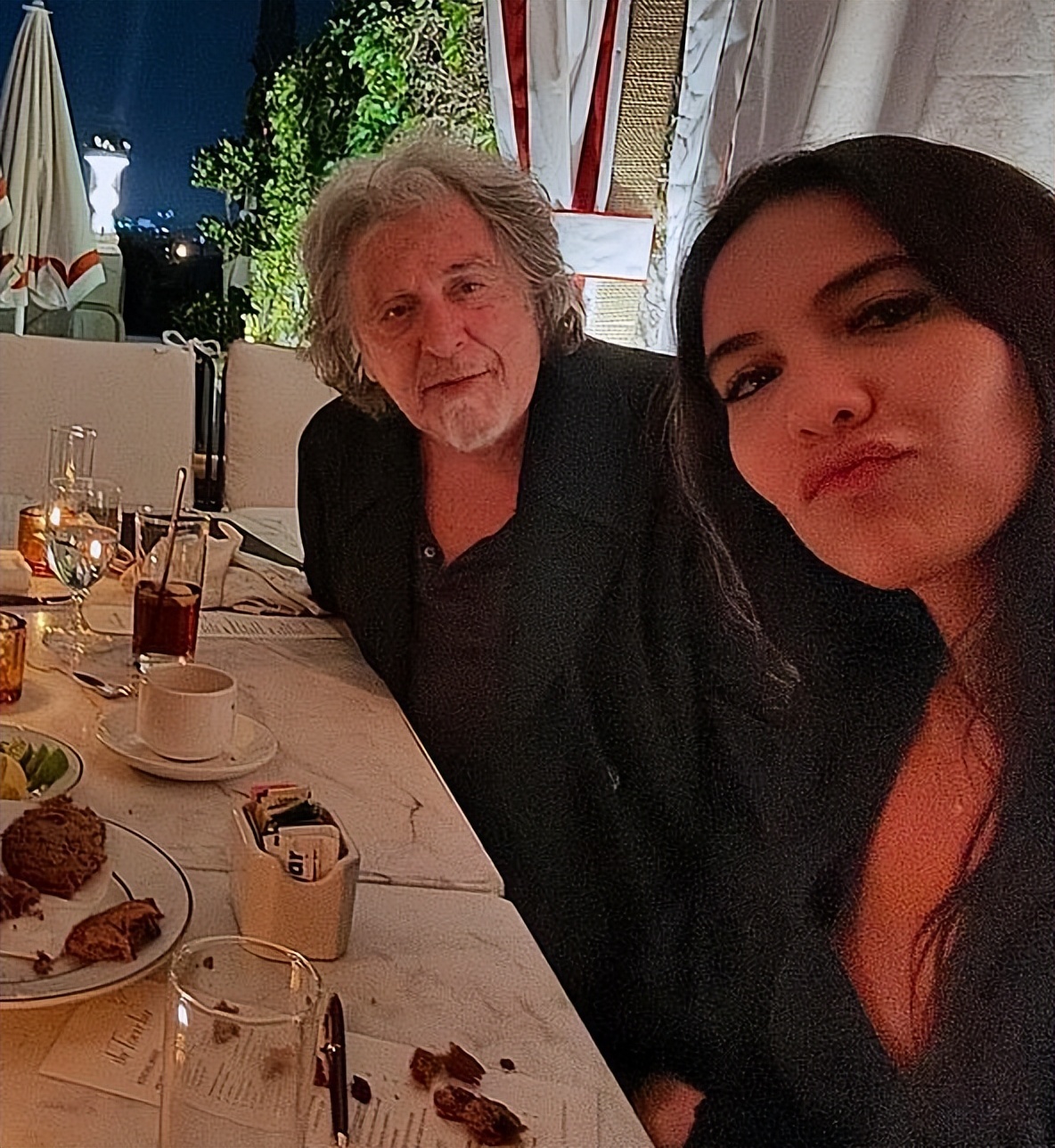 84岁巨星帕西诺的1岁儿子首曝光,皮肤白皙巨可爱由30岁旧爱抚养